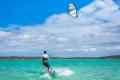 das Bild zu 'kite surfing' auf Deutsch