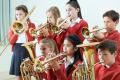 das Bild zu 'play in a school orchestra' auf Deutsch