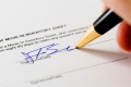 das Bild zu 'sign a contract' auf Deutsch